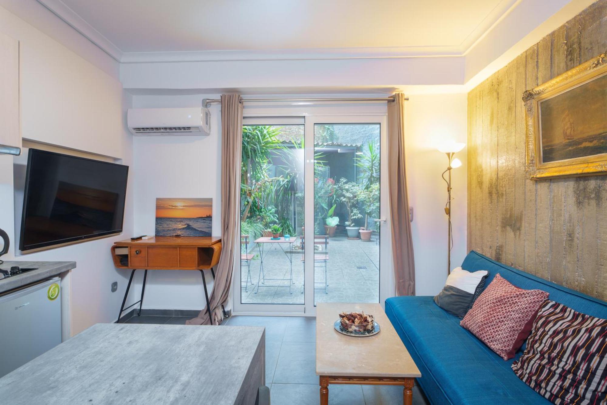 4u Sweet Retreat In Pagrati By Metro *