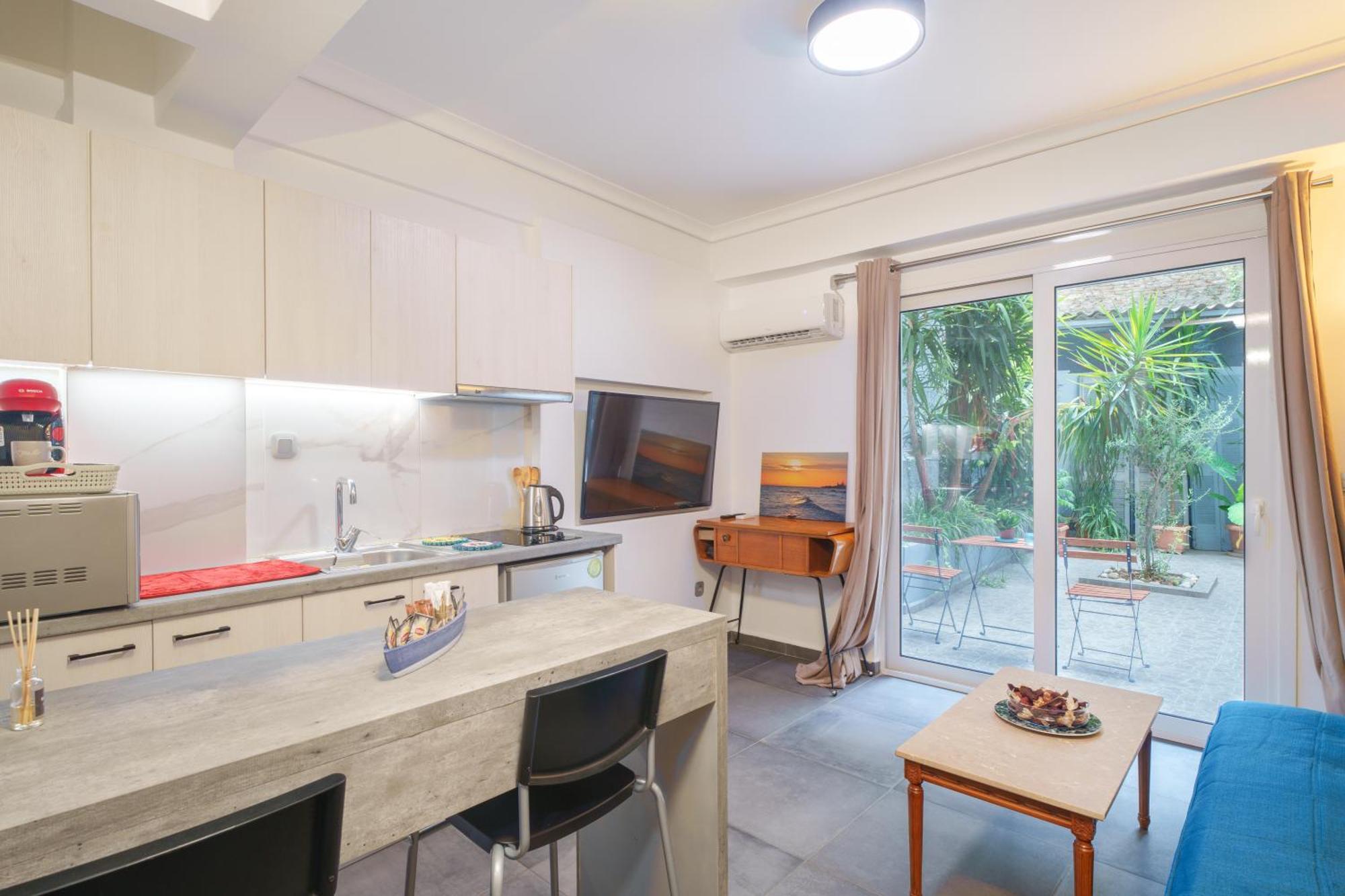 4u Sweet Retreat In Pagrati By Metro *