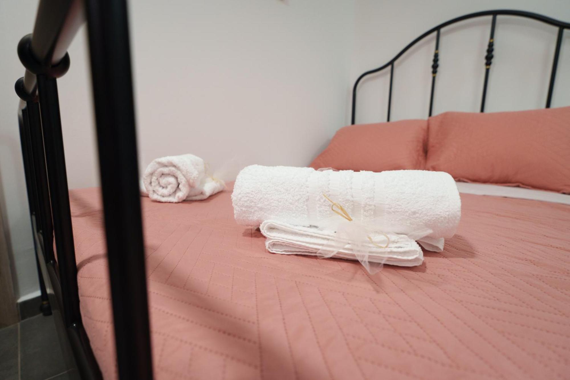 4u Sweet Retreat In Pagrati By Metro